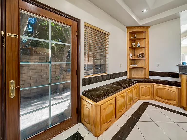7735 Wilbur Ave — Photo 37