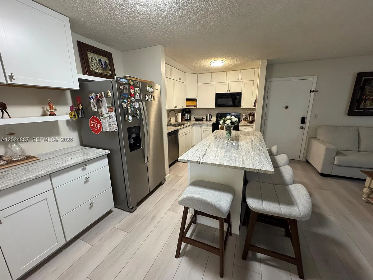 Building Photo - 10425 E Clairmont Cir #107