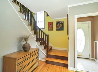 3 Ash Ln, Valley Stream, NY 11581