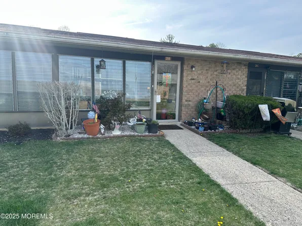 21B Yorkshire Court, Manchester, NJ 08759