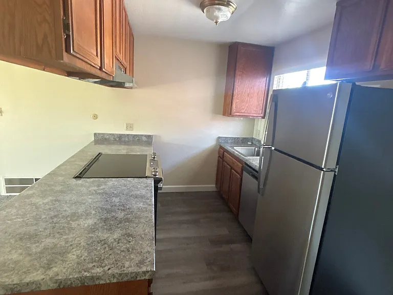 Park Marina Village Apartments — Photo 8