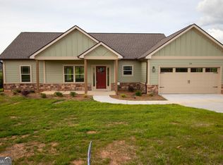 208 Hunts Ridge Dr, Cleveland, GA 30528