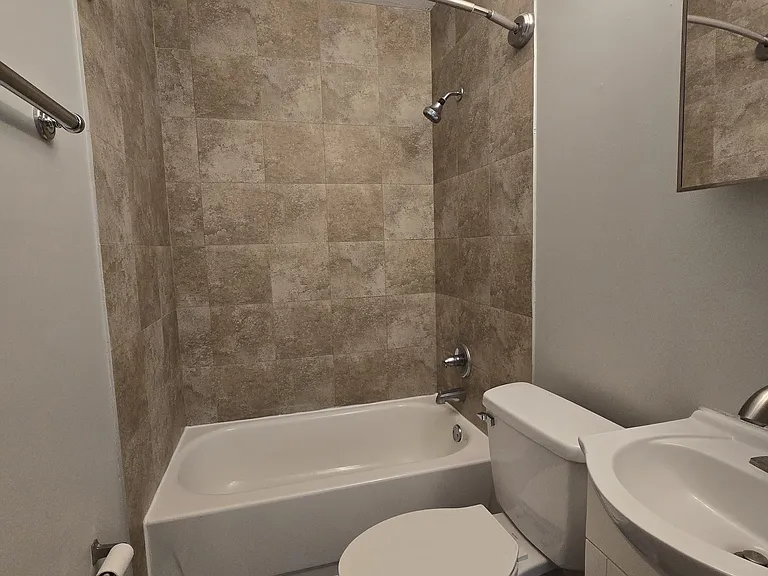 906 Silverwood Dr — Photo 7