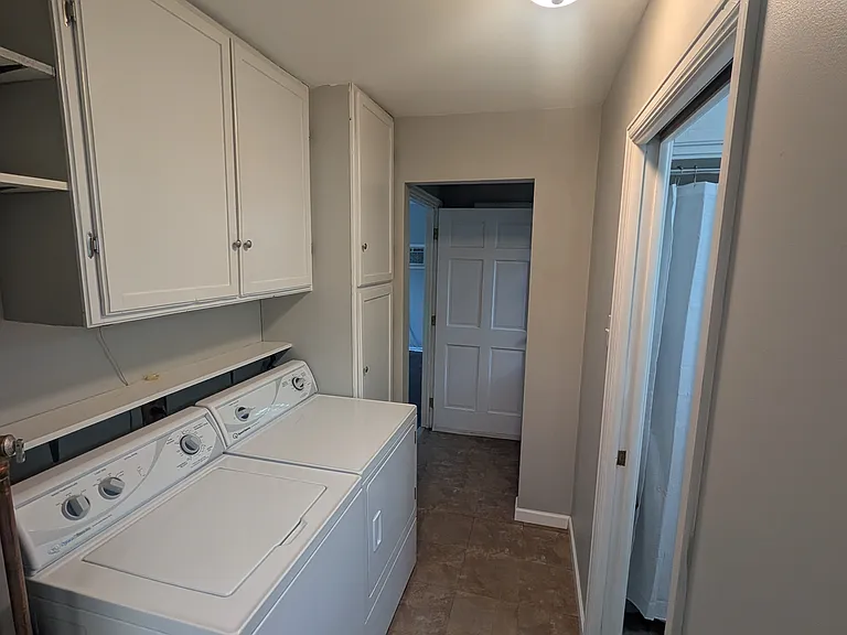 1717 Newark St — Photo 8