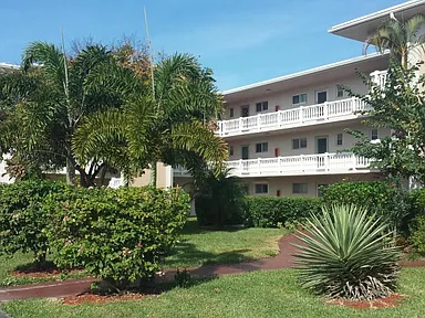 Lake Clarke Gardens Condominium Apartments - Lake Worth, FL | Zillow