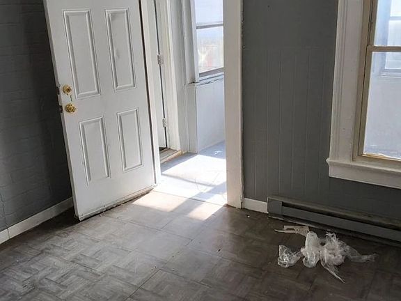 5th image of 102 Jefferson Ave #1