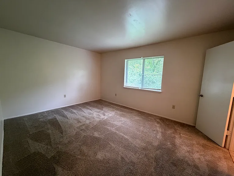 County Green Apartments — Photo 13