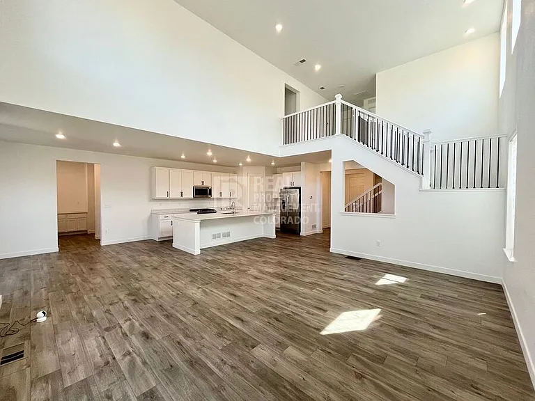 14833 Fairfax St — Photo 5