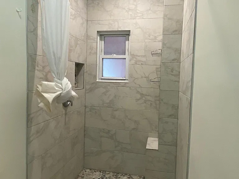 1115 W 17th St #1 — Photo 3