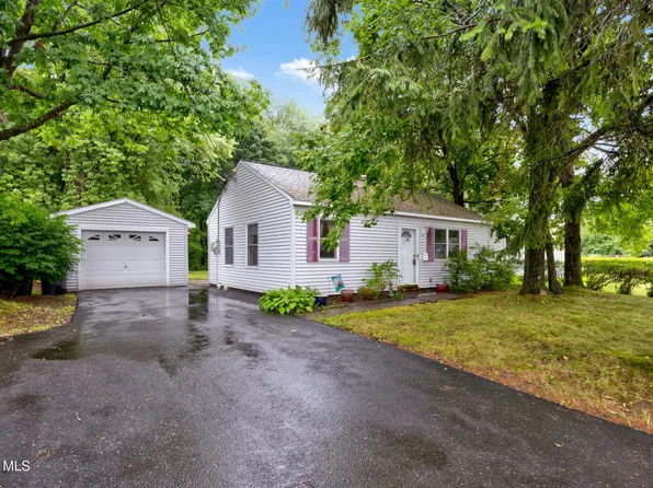 56 Miracle Ln, Loudonville, NY 12211
