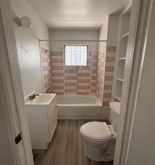 1650 S Rimpau Blvd — Photo 8