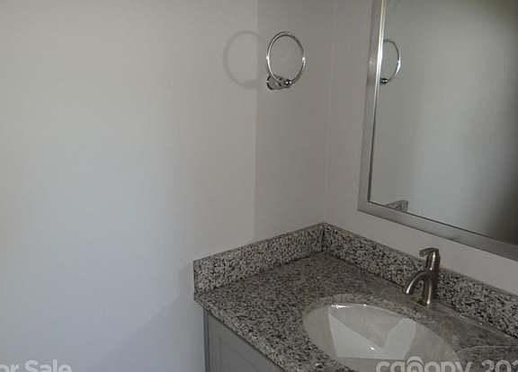4th image of 125 Eastview Dr