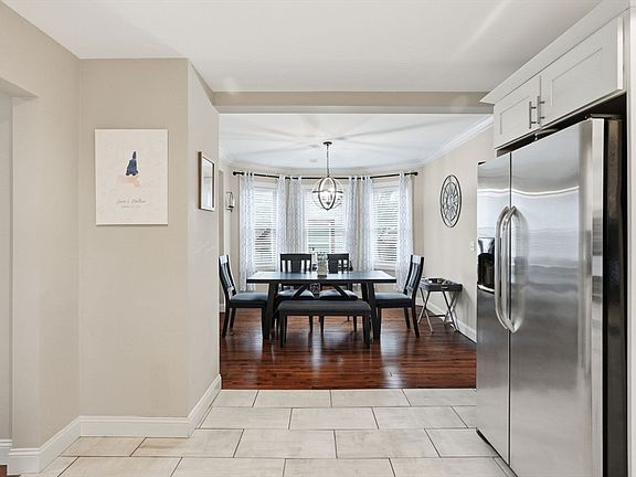 5th image of 286 Revere St #286