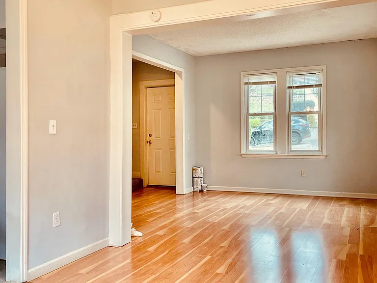 41 Clinton Pl — Photo 2