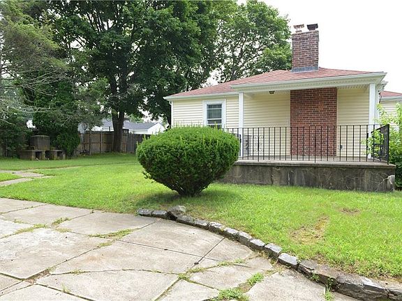 3rd image of 61 Oakwood Ave