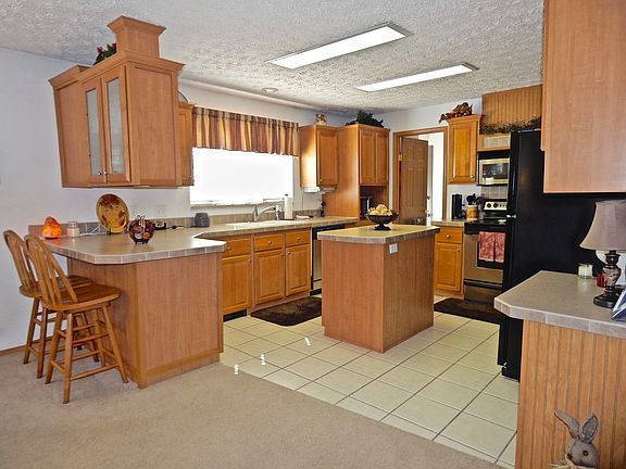 2nd image of 822 Aspen Dr
