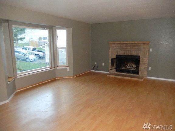 3rd image of 12623 216th Avenue Ct E