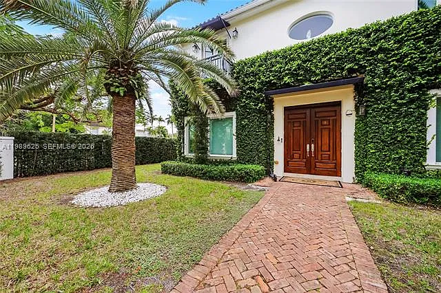 1898 S Miami Ave — Photo 50