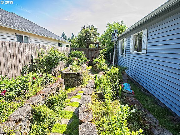4th image of 14806 NE 75th Cir