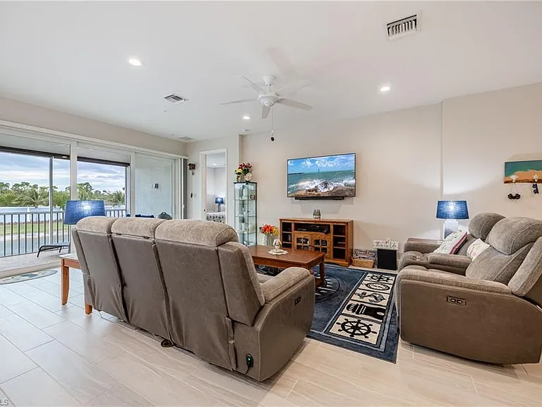 2555 Seychelles Dr #406 — Photo 8