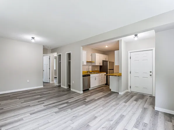 9275 Brookside Dr #H, Whitmore Lake, MI 48189