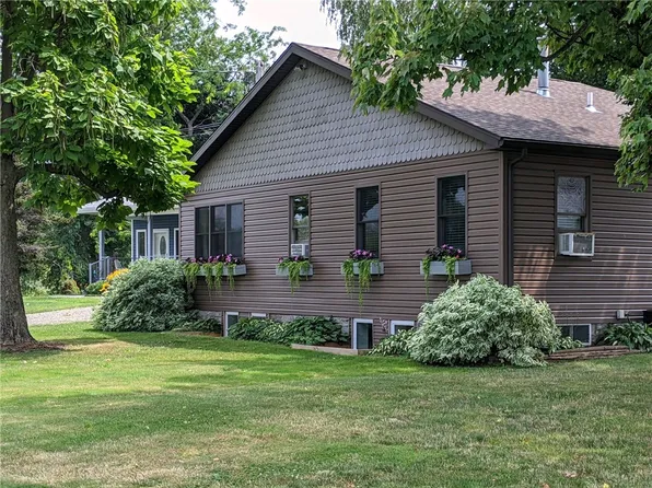 11711 Old Lake Rd, North East, PA 16428