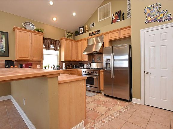5th image of 1413 Royal Palm Dr APT E