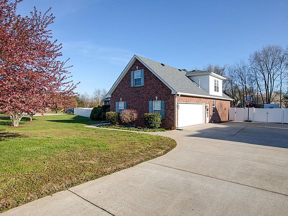 2nd image of 120 Munson Ct