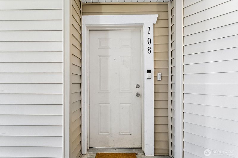 3rd image of 13421 97th Avenue E #108