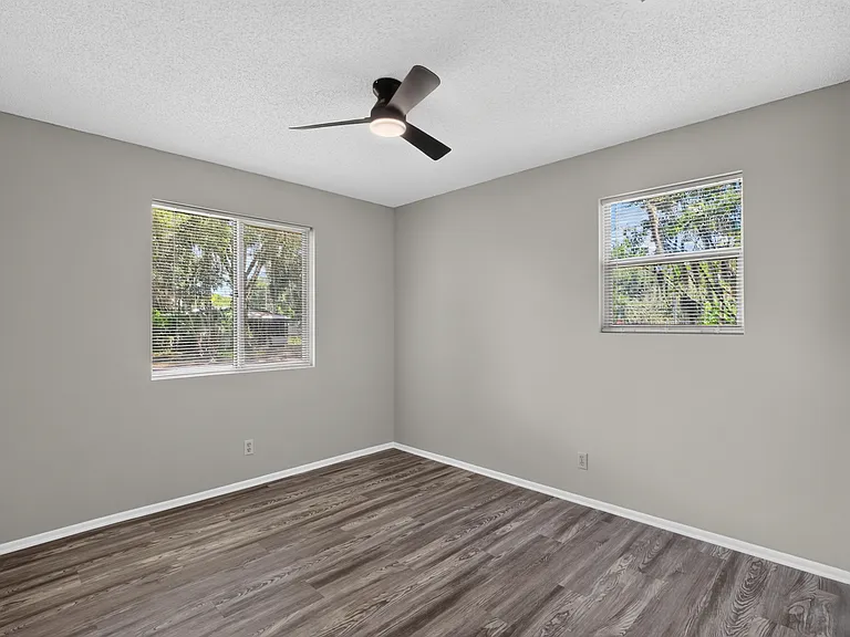 417 Pine Ave — Photo 9