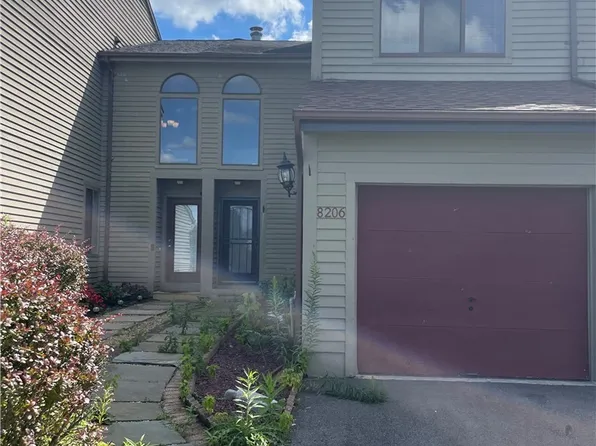 8206 Honeysuckle Dr, Liverpool, NY 13090