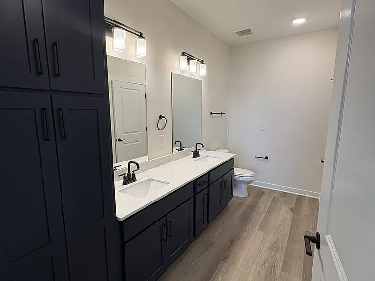 815 Bolivar Dr — Photo 8