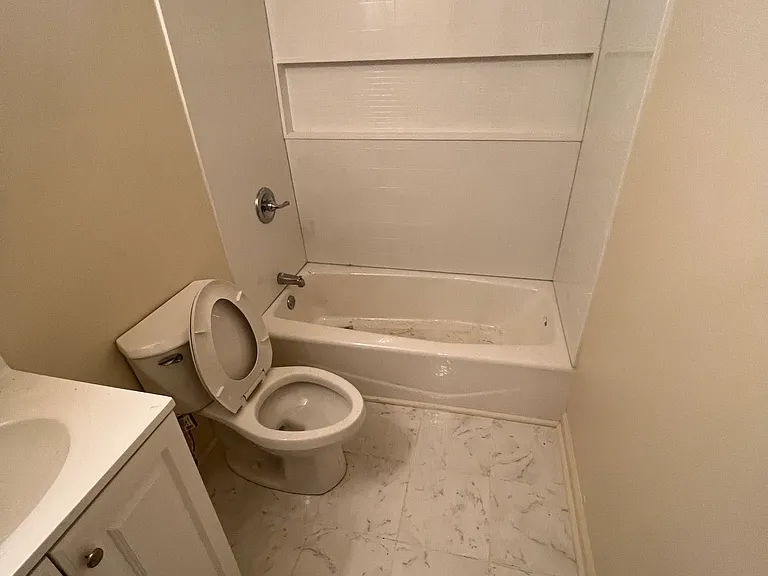 20 Hickory Ave #F — Photo 7