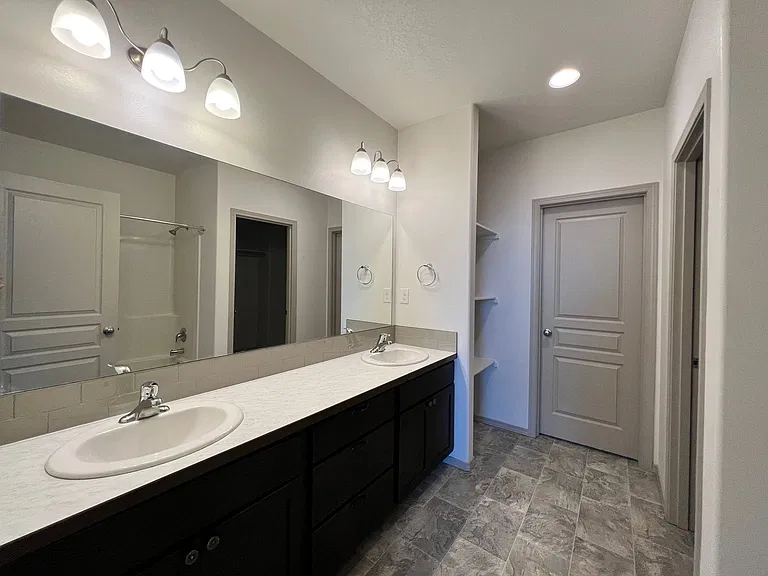 1352 E Nen Dr — Photo 13