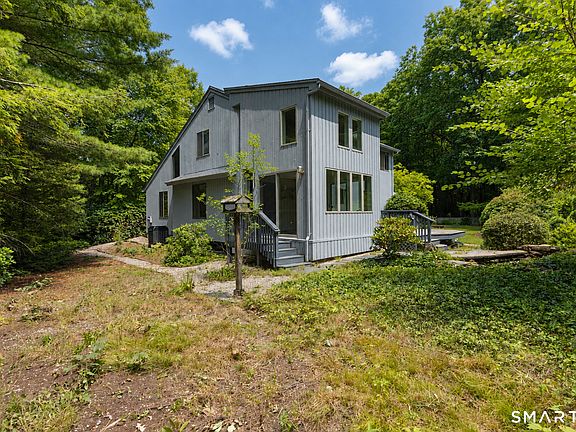 3rd image of 28 Byron Drive