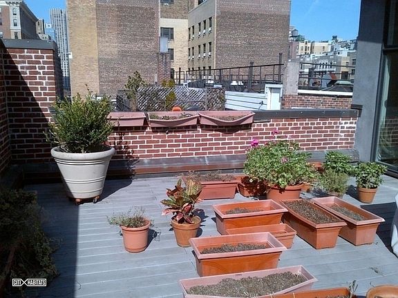 2nd image of 101 W 70th St Ph 6S
