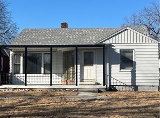 11 East Dr, Decatur, IL 62526