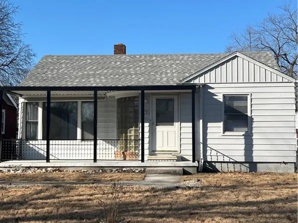 11 East Dr, Decatur, IL 62526