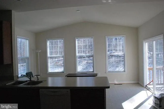 435 Rubens Cir — Photo 4