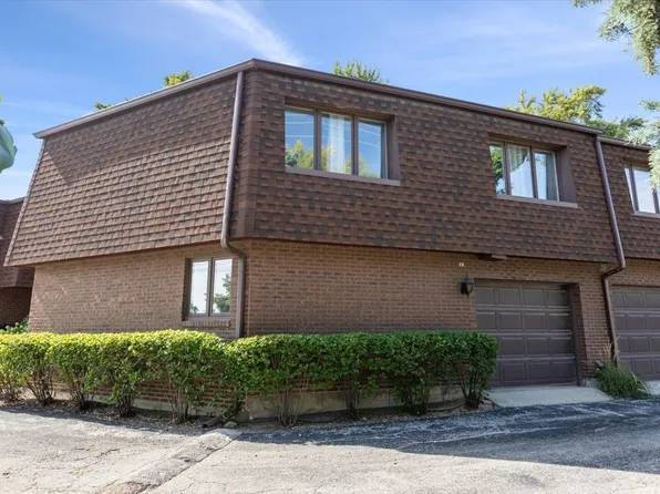 414 S Dee Rd, Park Ridge, IL 60068