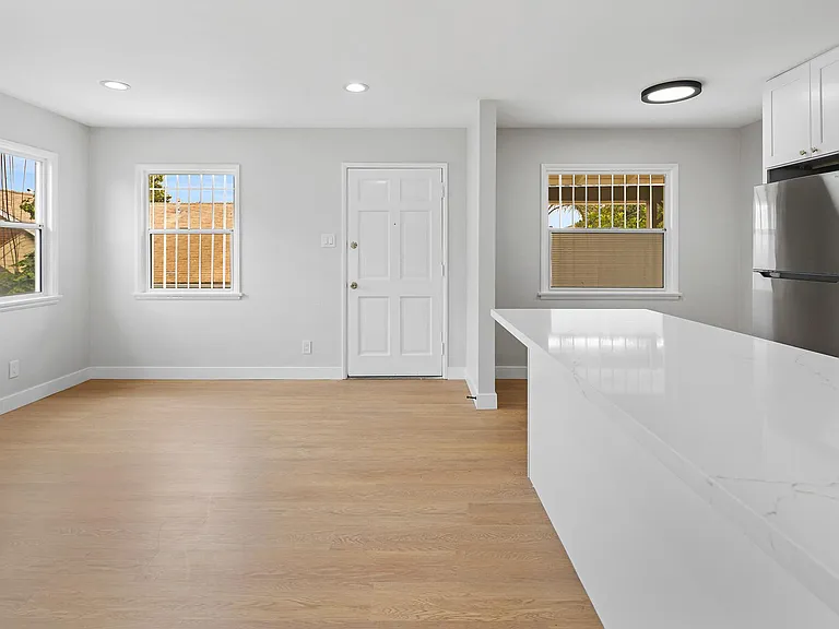 1107 E 3rd St #B — Photo 7