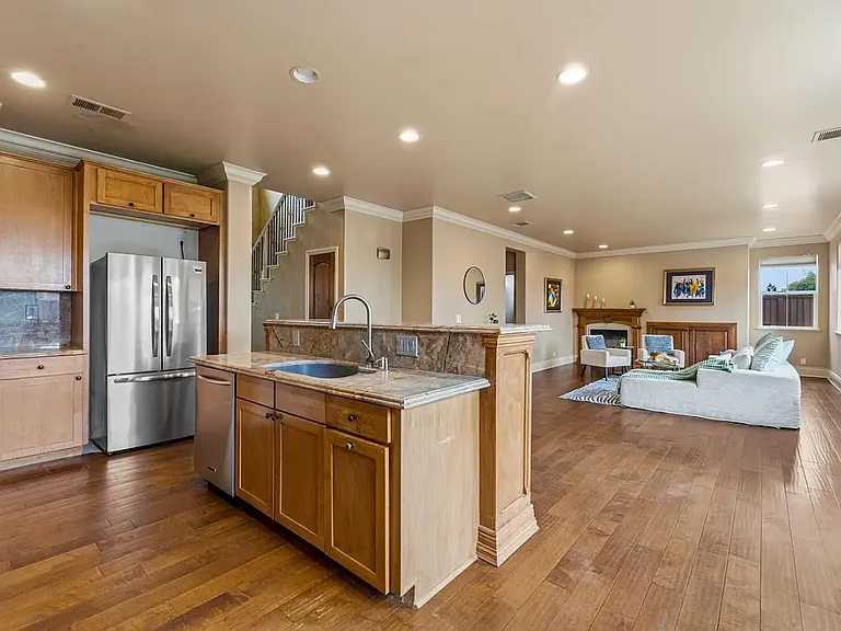 4760 Sea Crest Dr — Photo 2