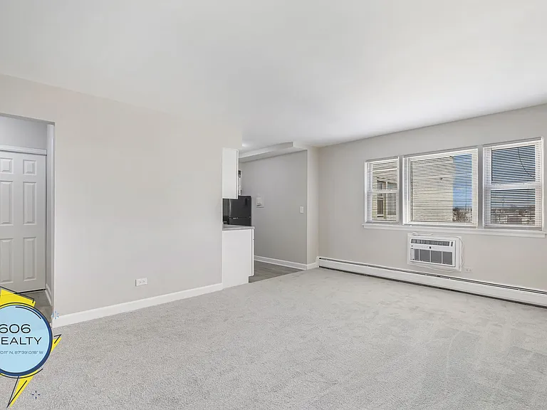 Royal Arms Apartments! Special Offer! — Photo 17