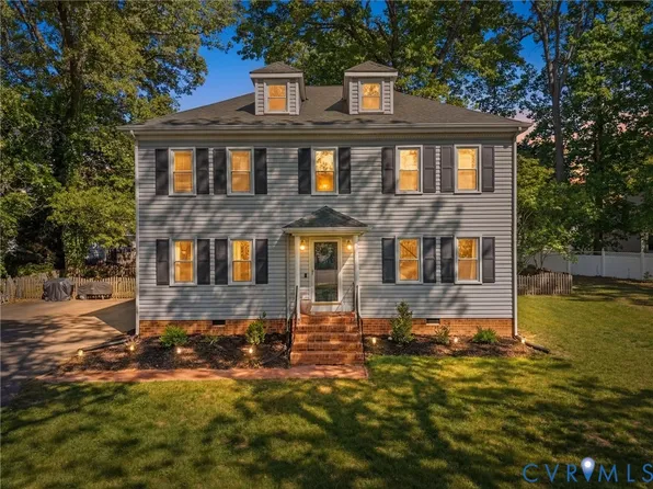 4001 Kings Gate Rd, Chester, VA 23831