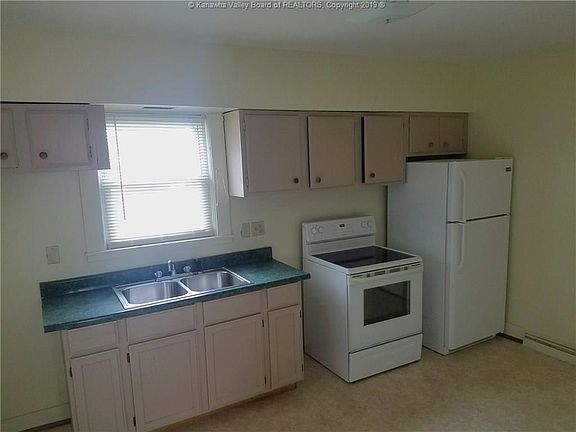 4th image of 743 1/2 Washington St W