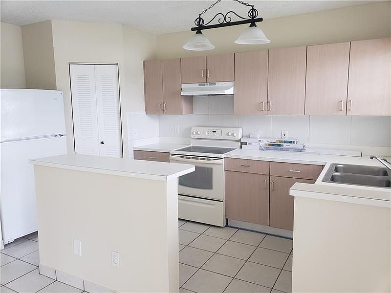 1st image of 6910 NW 70th Ave