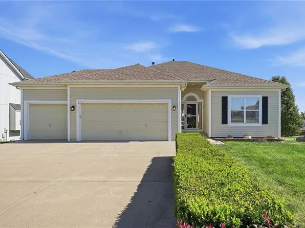 615 Seaton Blvd, Raymore, MO 64083