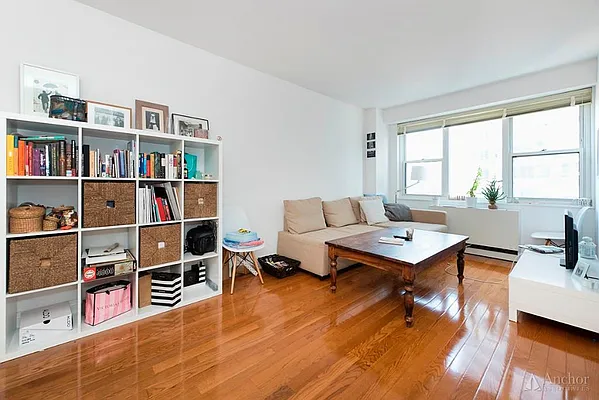 Rented by Anchor Associates | media 9