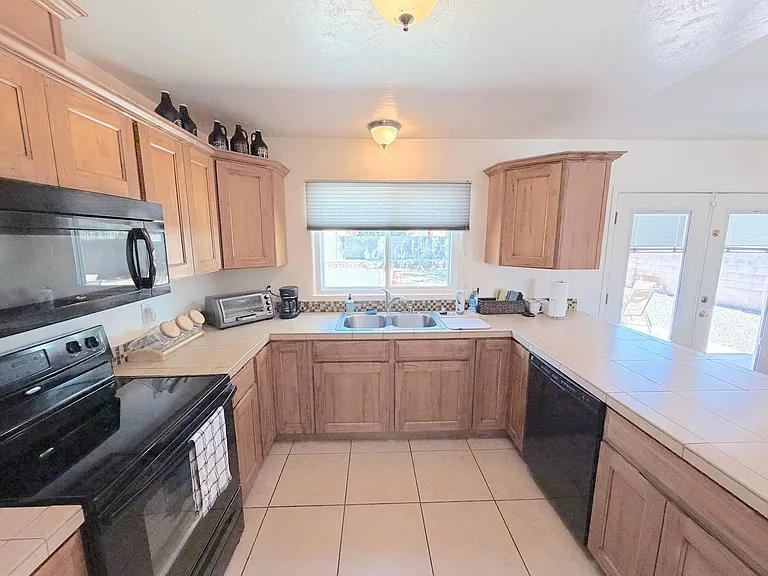 3200 California St NE — Photo 6