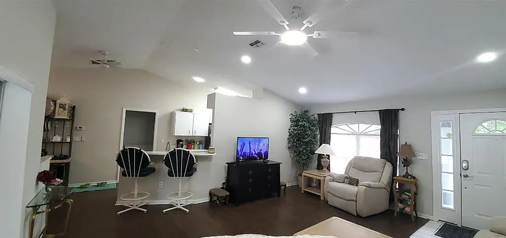 3 bed, 2.0 bath, 1540 sqft, $2,100 — Photo 3
